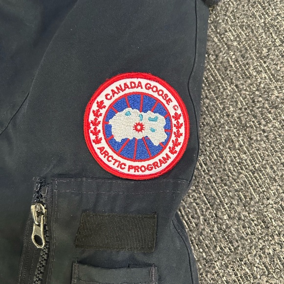 Men’s medium Canada goose jacket navy blue color - Picture 2 of 4